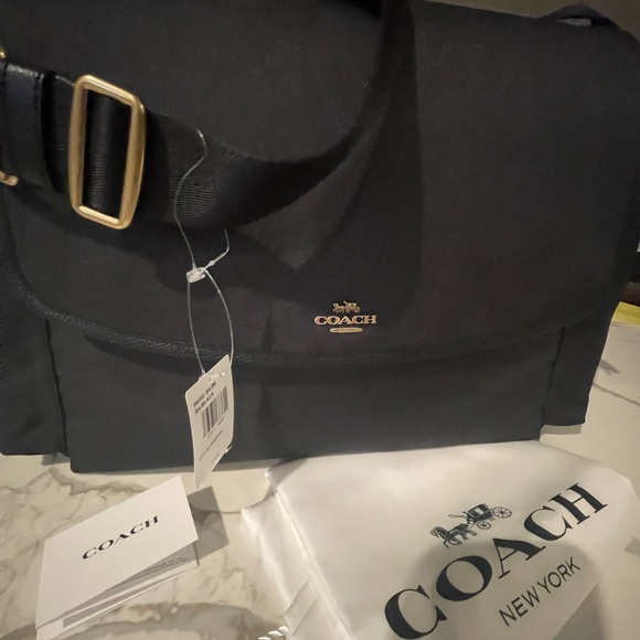 https://www.coach.com/products/baby-messenger-bag/99292.html - Picture 3 of 8
